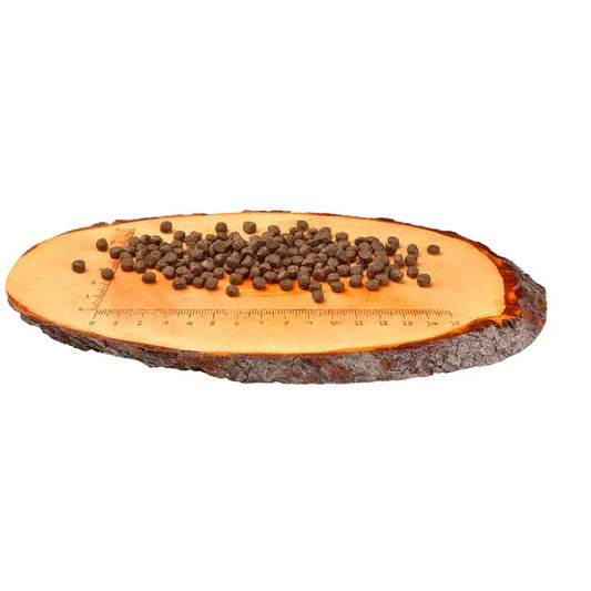 Apresentação dos croquetes da ração natural Carnilove Kitten com salmão e peru, sem cereais, ideal para o crescimento saudável de gatinhos. - Gatursos.pt